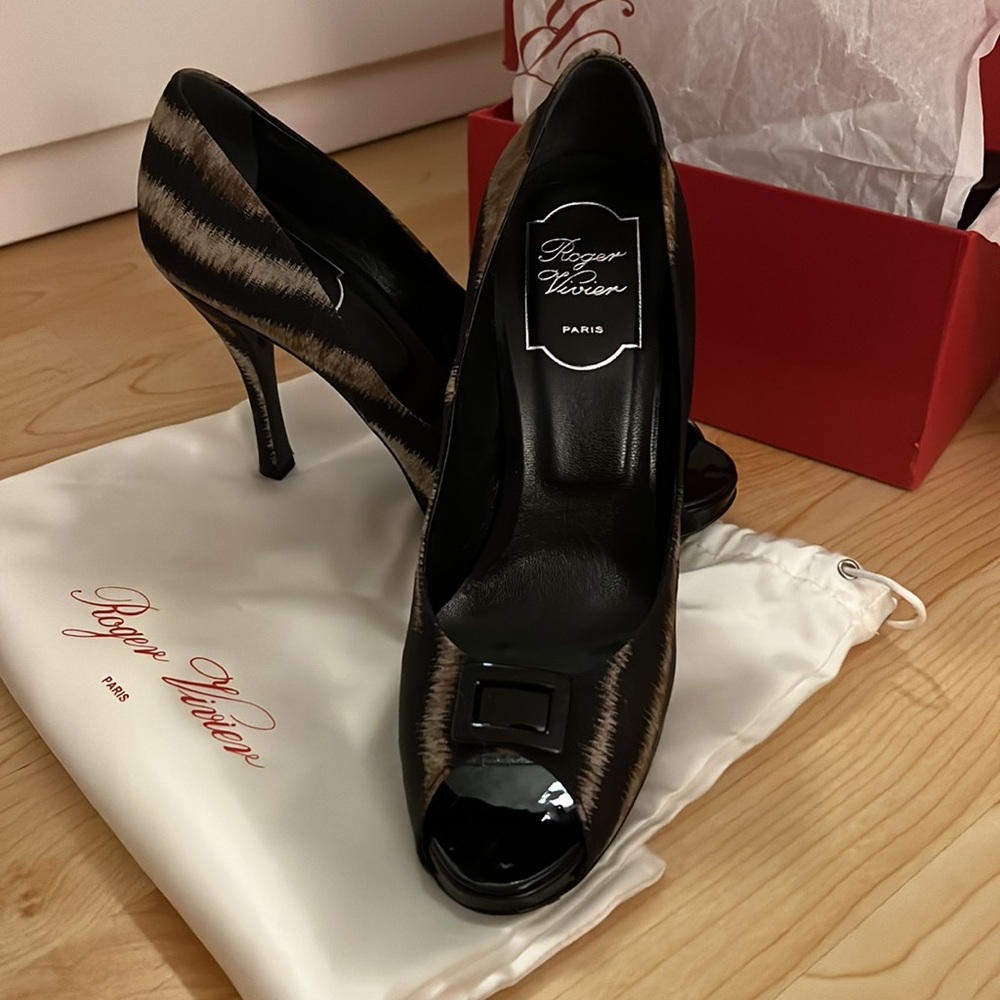 Roger Vivier peep toes heels size 36